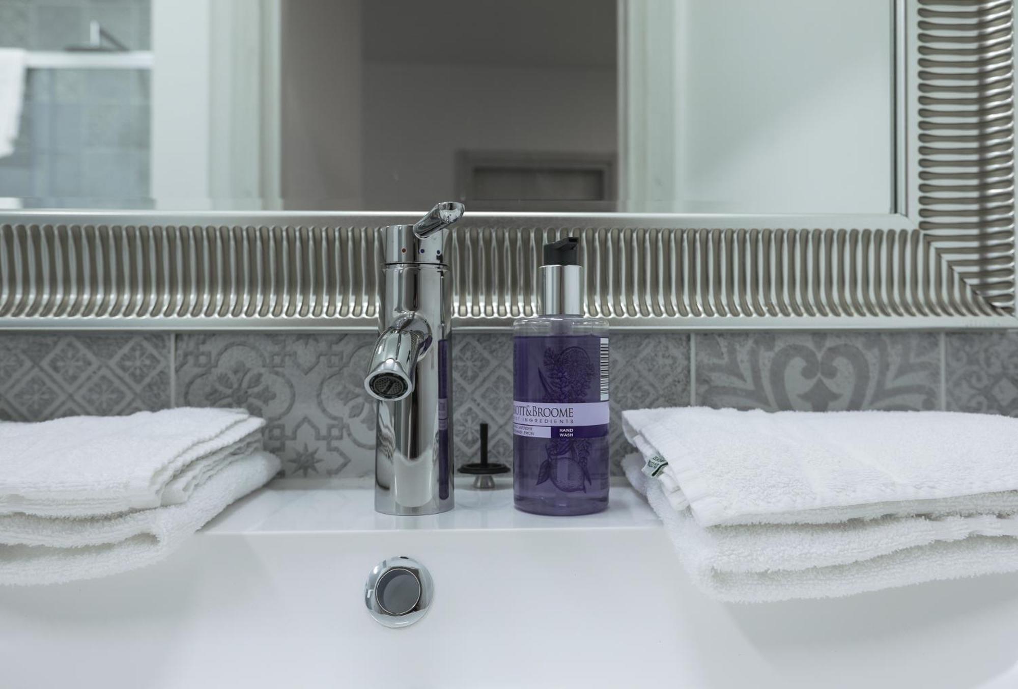 Blue Sapphire Como Cozy Flat In Center Of City Apartment Ngoại thất bức ảnh